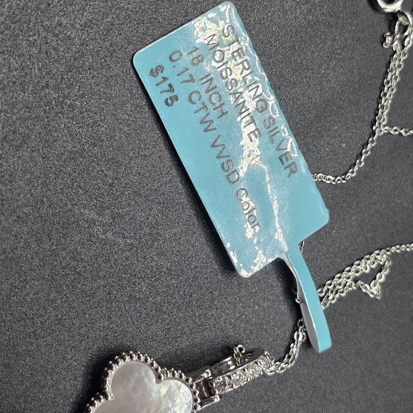 ✨ Mother of Pearl Clover Pendant Necklace – Sterling Silver & Moissanite ✨ - Picture 3 of 4